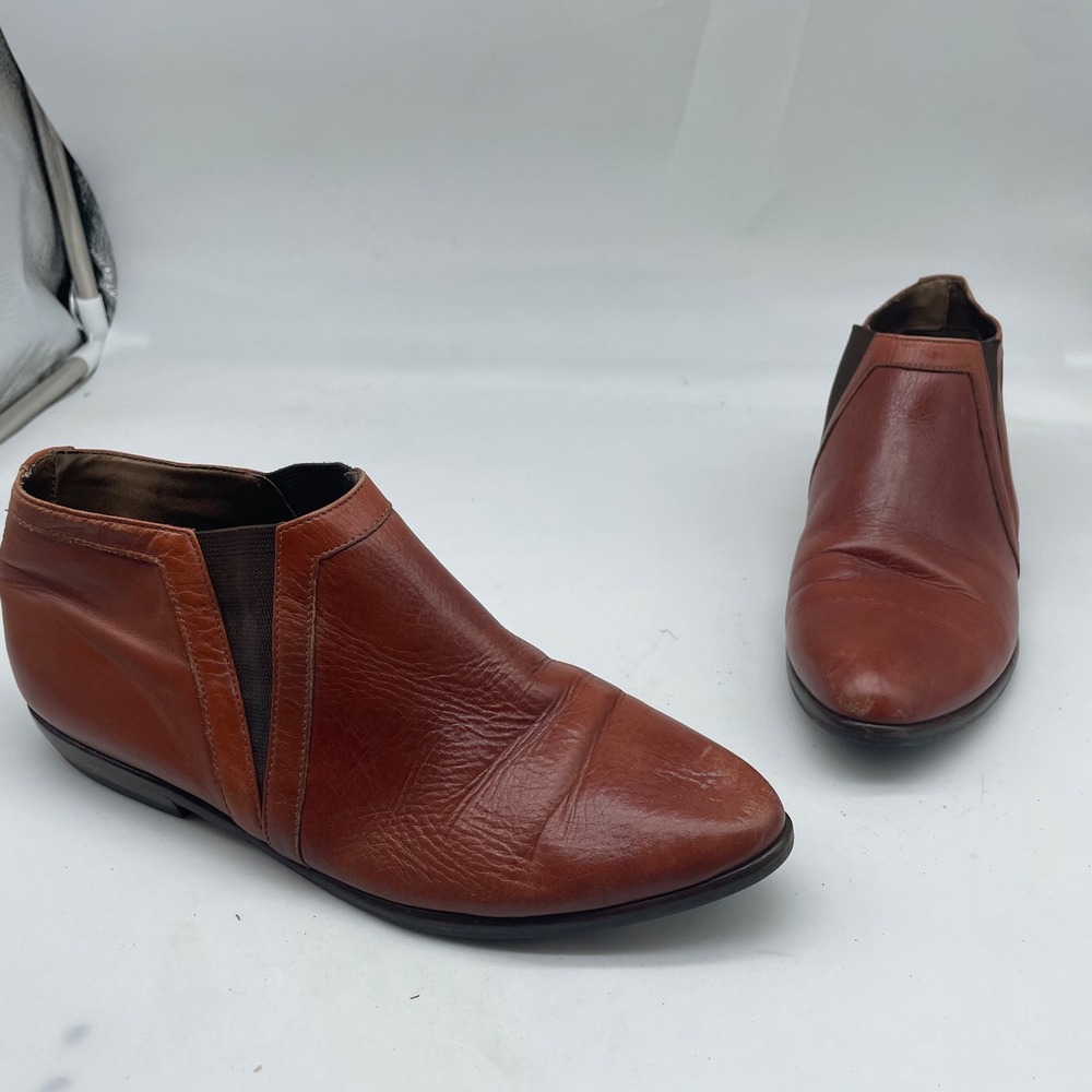 Vaneli Cognac Brown Leather Pointed Toe Ankle Boots Vibram Sole Low Heel Women 7